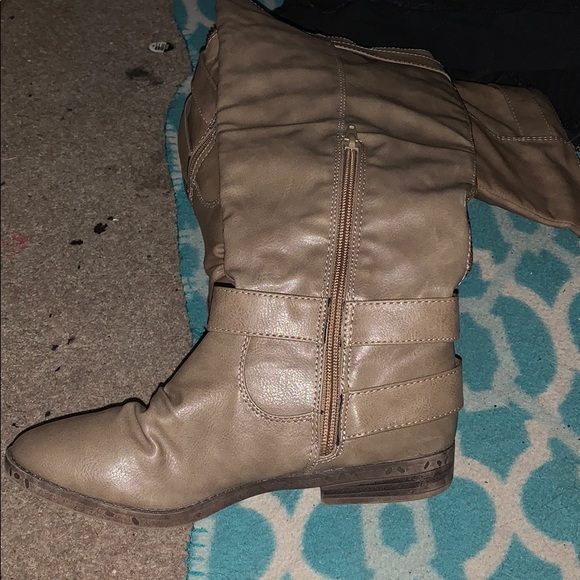 Boots - Picture 2 of 6